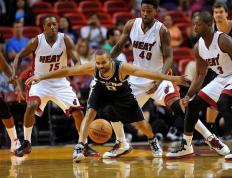 世俱杯赛程-包含热火客场不敌马刺，遭遇困境的词条