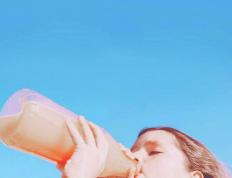 世俱杯奖金-霍勒迪爆发率领老鹰轻取灰熊，世界排名争夺战关键一胜