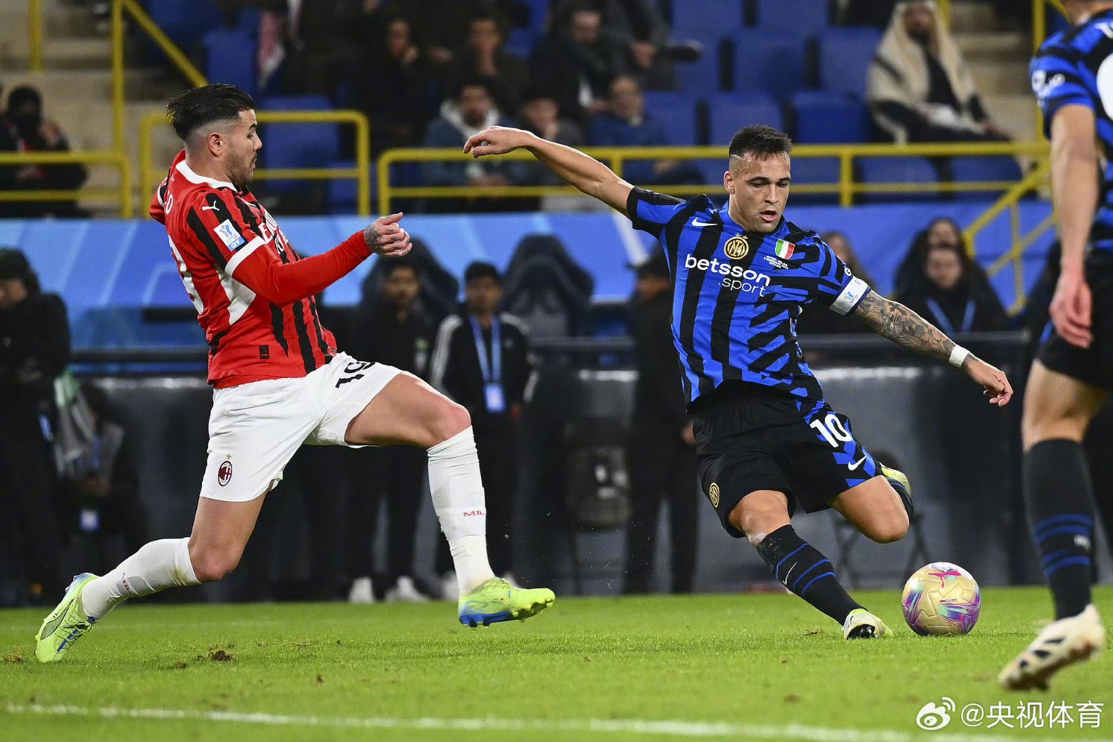 世俱杯分组-国米主场击败佛罗伦萨，斩获胜利