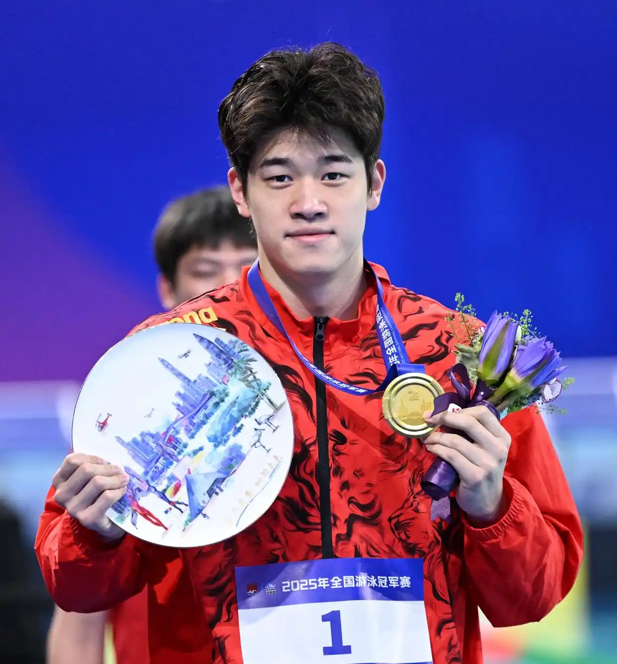 世俱杯赛程-关于游泳选手风雨无阻,勇夺桂冠的信息