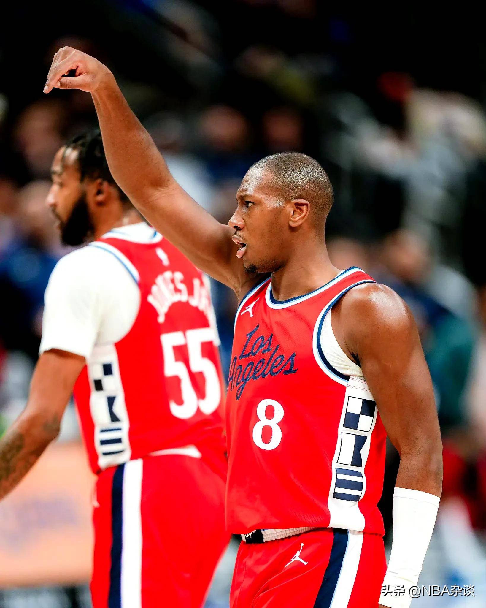 世俱杯奖金-快船全队得分均衡贡献,击败活塞的简单介绍