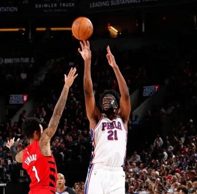 世俱杯-76人客场击败开拓者，积极进取