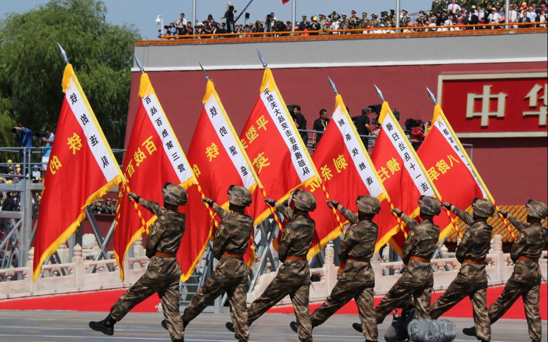 世俱杯参赛资格-教科书般的奥斯梅恩与厄瓜多尔的压制哲学，现代足球的双重启示